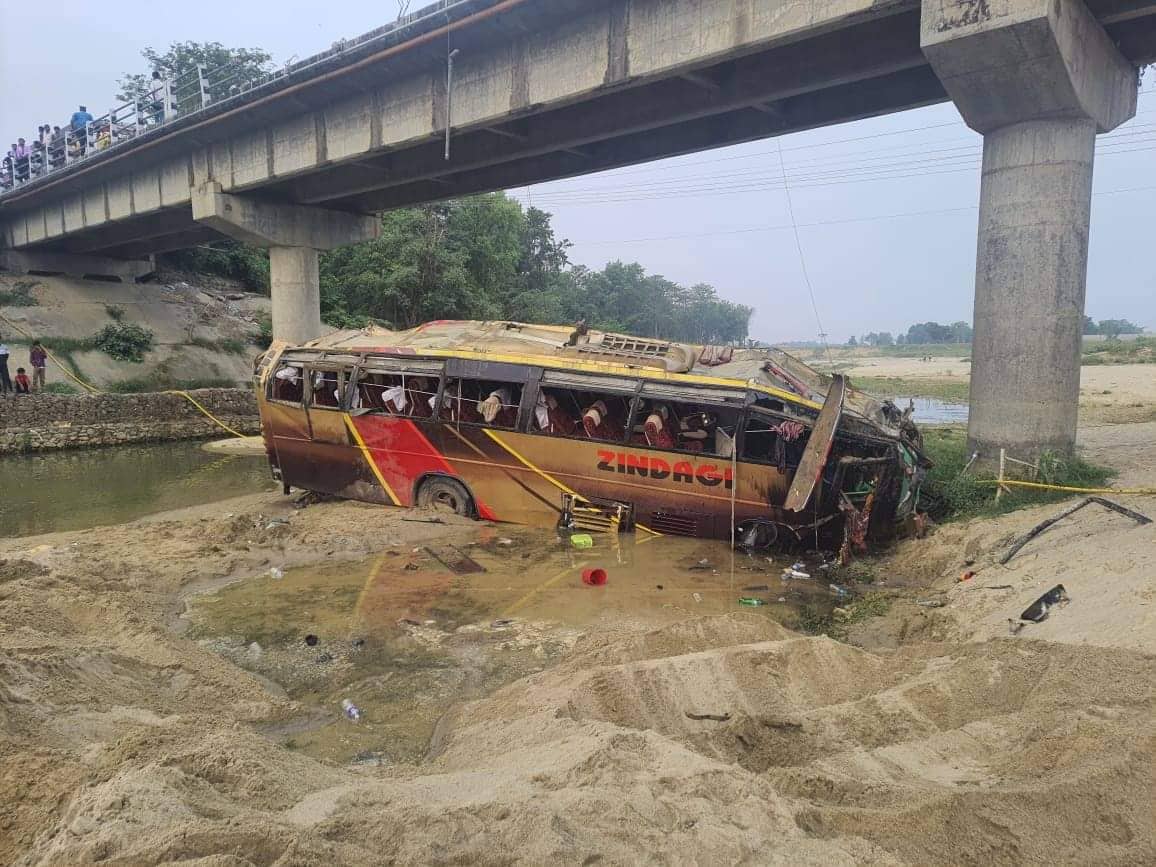 रुपन्देहीको रोहिणी खोलामा बस खस्यो, ९ जनाको मृत्यु